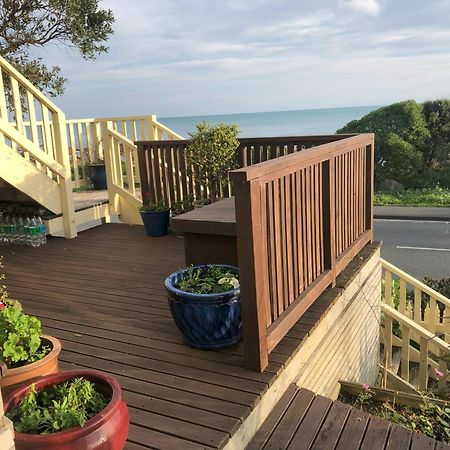 Seafront Haven In Island Bay With Deck, Outdoor Bath, And Parking Lägenhet Wellington Exteriör bild