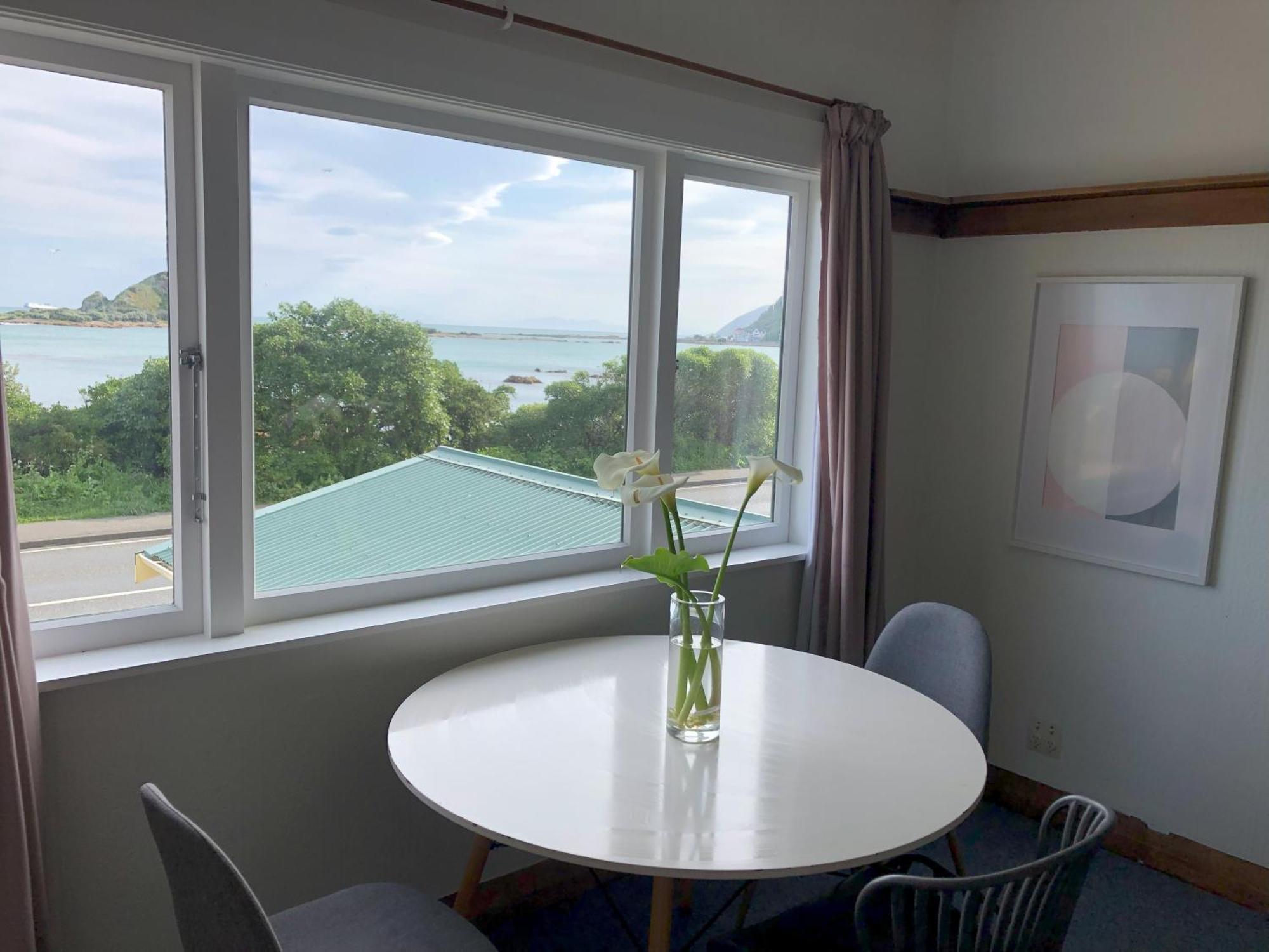 Seafront Haven In Island Bay With Deck, Outdoor Bath, And Parking Lägenhet Wellington Exteriör bild