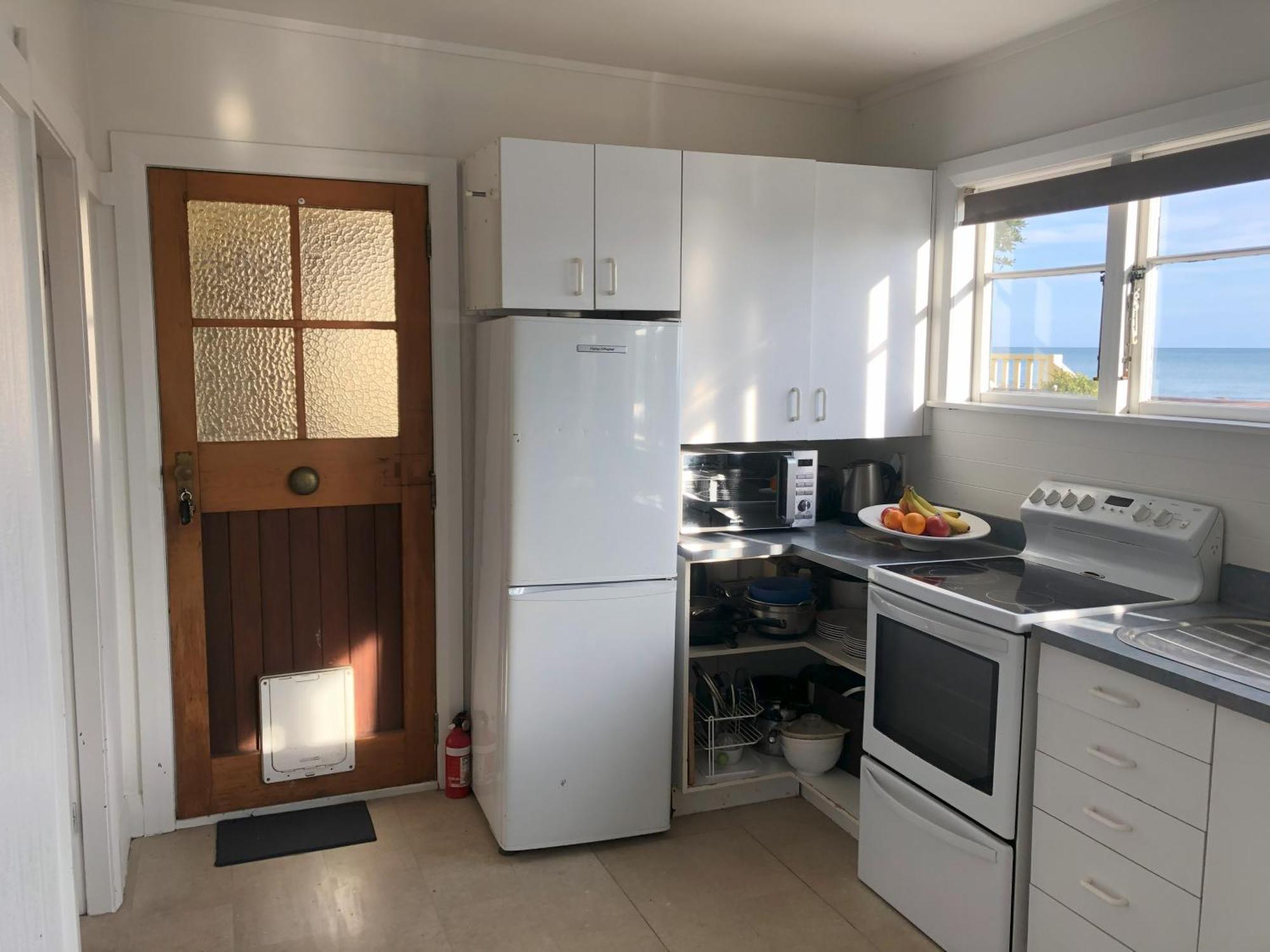Seafront Haven In Island Bay With Deck, Outdoor Bath, And Parking Lägenhet Wellington Exteriör bild