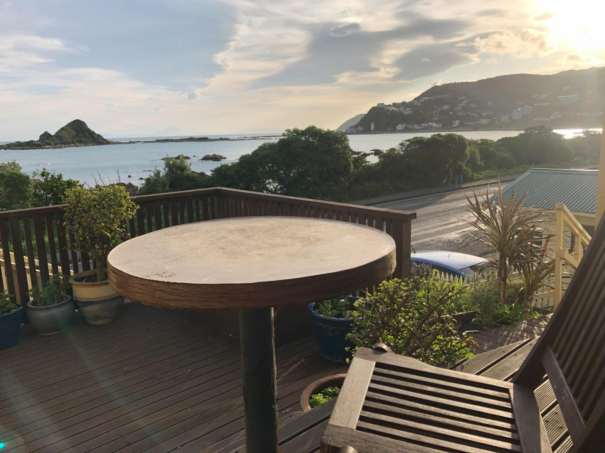 Seafront Haven In Island Bay With Deck, Outdoor Bath, And Parking Lägenhet Wellington Exteriör bild