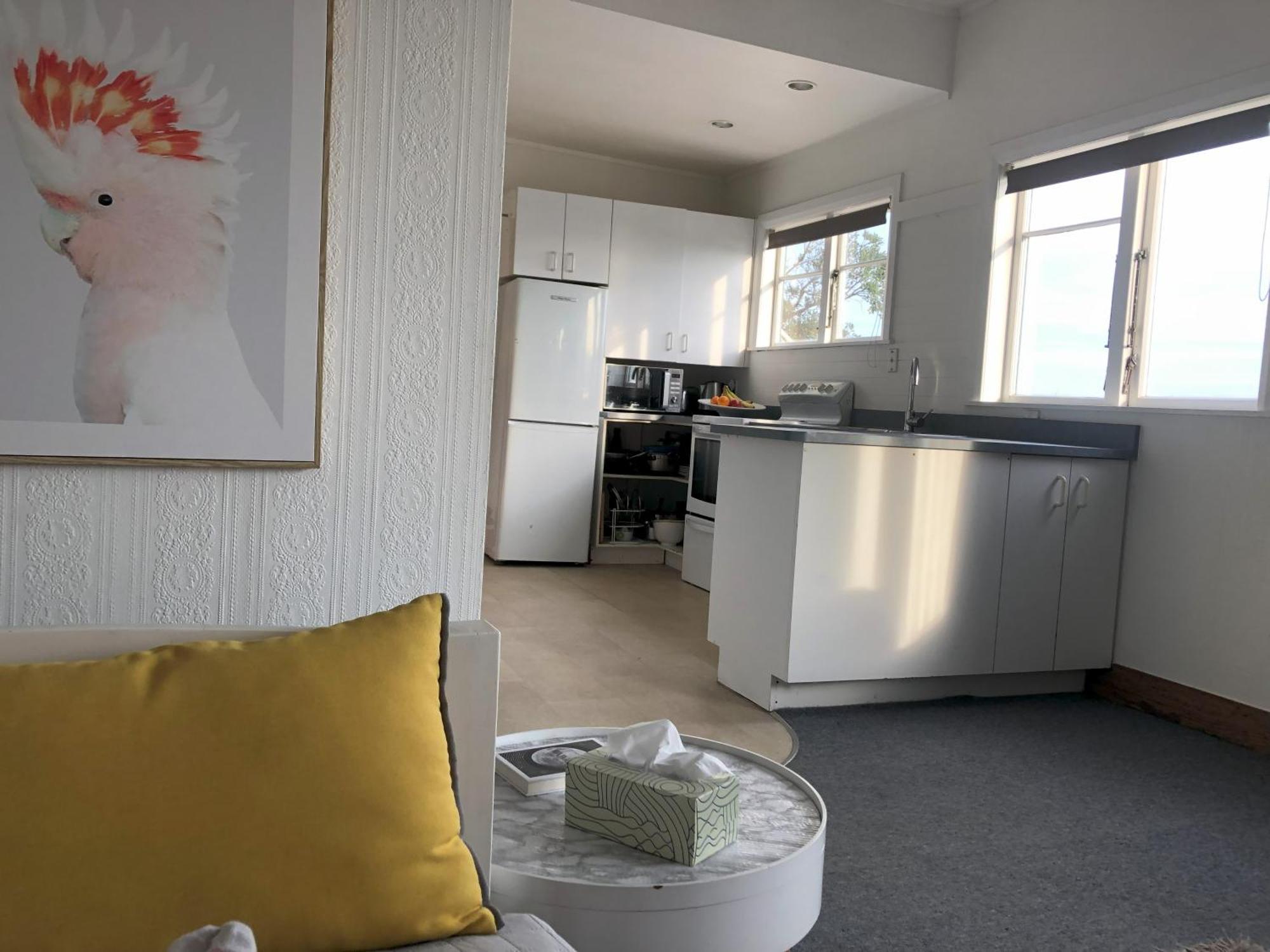 Seafront Haven In Island Bay With Deck, Outdoor Bath, And Parking Lägenhet Wellington Exteriör bild