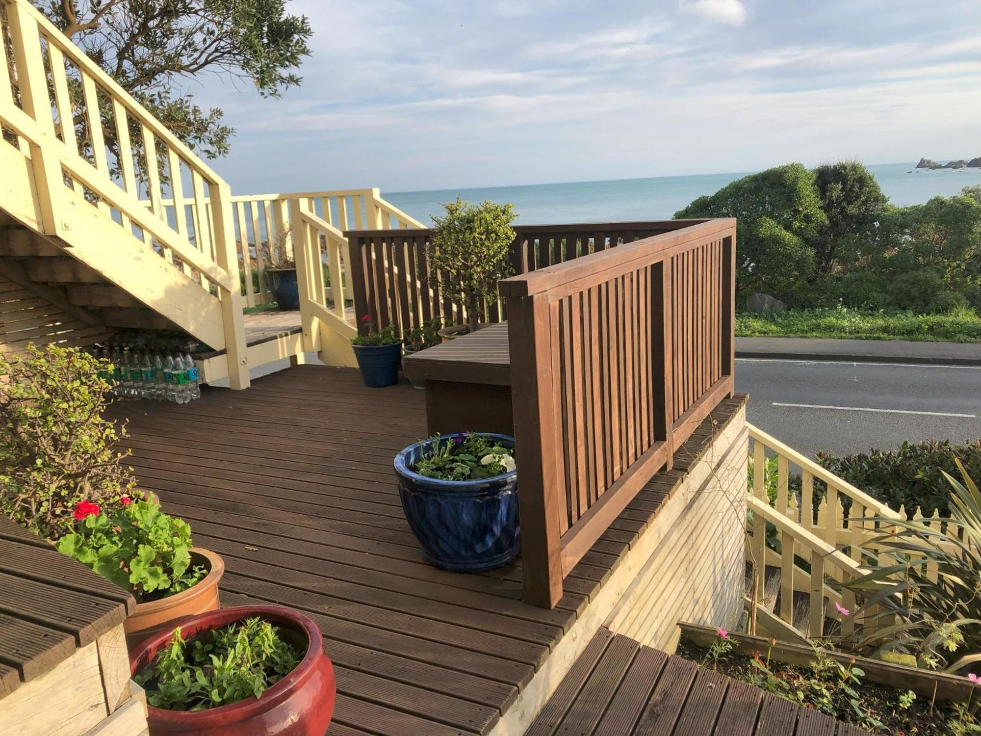 Seafront Haven In Island Bay With Deck, Outdoor Bath, And Parking Lägenhet Wellington Exteriör bild