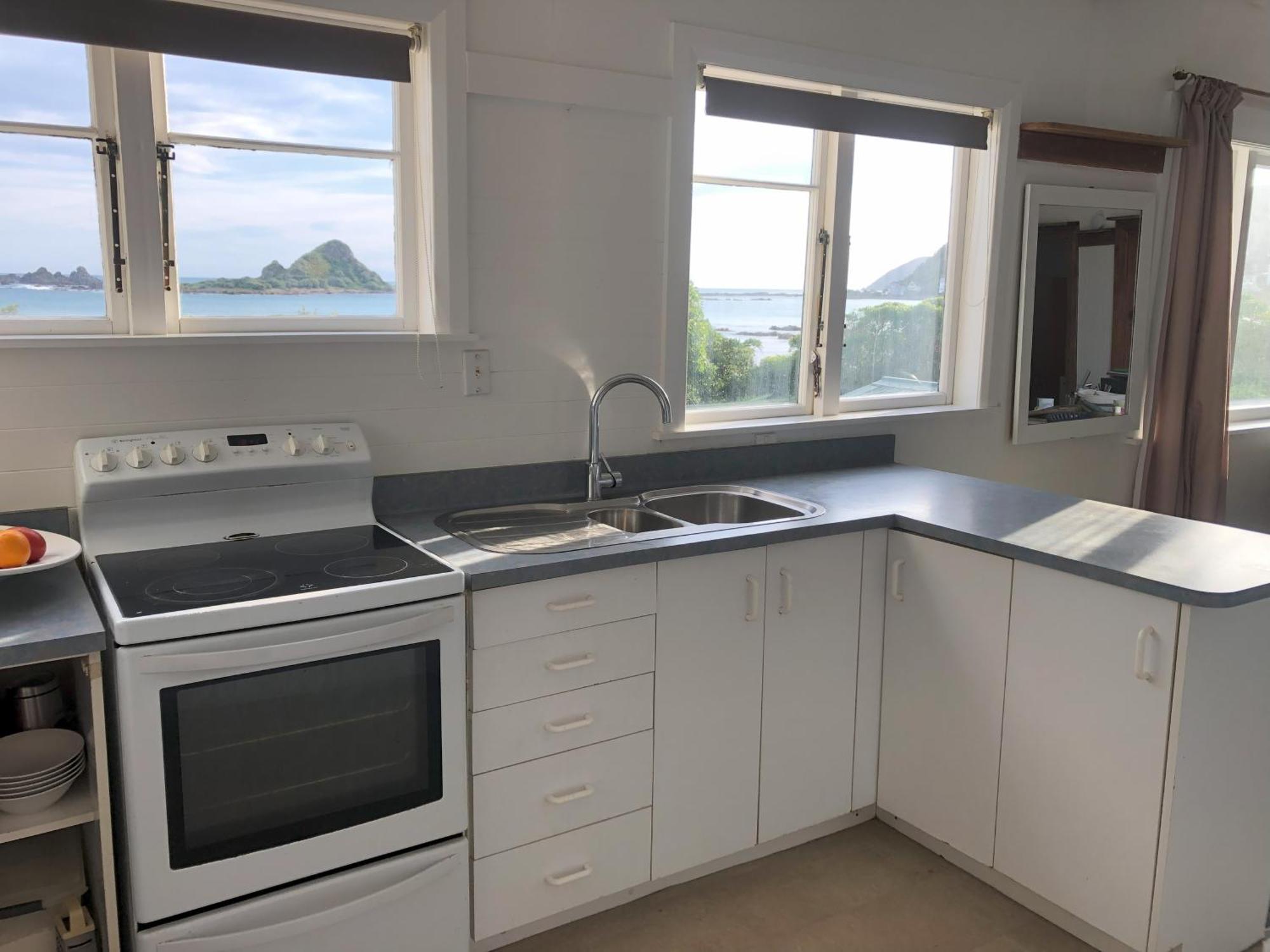Seafront Haven In Island Bay With Deck, Outdoor Bath, And Parking Lägenhet Wellington Exteriör bild